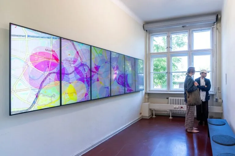 13 Berlin Biennale - artista Anna Scalfi Eghenter - stanza opera video presentazione piattaforma
