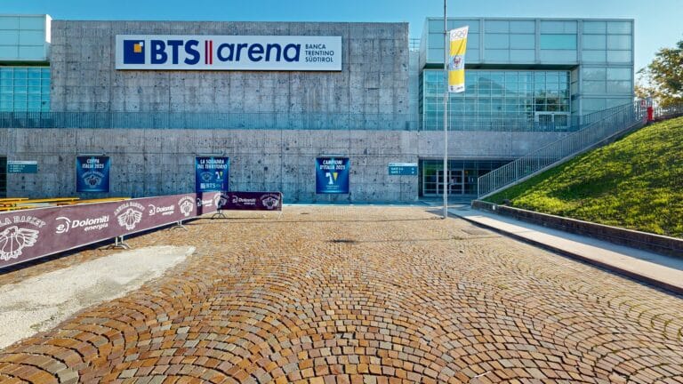 BTS Arena Trento - palazzetto dello sport dell'Aquila Basket - veduta ricavata dal Virtual Tour 3D - l'entrata dalle biglietterie