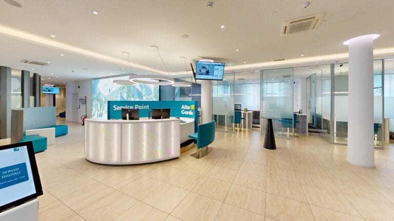 La Cassa Rurale Alto Garda e Rovereto nella sua sede di Riva del Garda - sale interne altra veduta 2