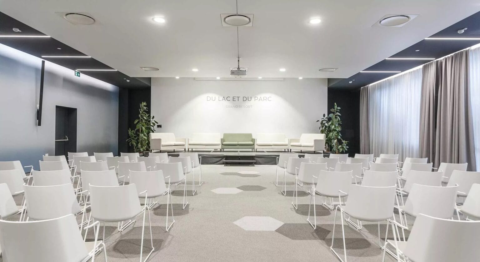 Hotel Du Lac et Du Parc Grand Resort - virtual stage per gli allestimenti delle sale meeting ed eventi basate su virtual tour 3D - rendering di una sala meeting